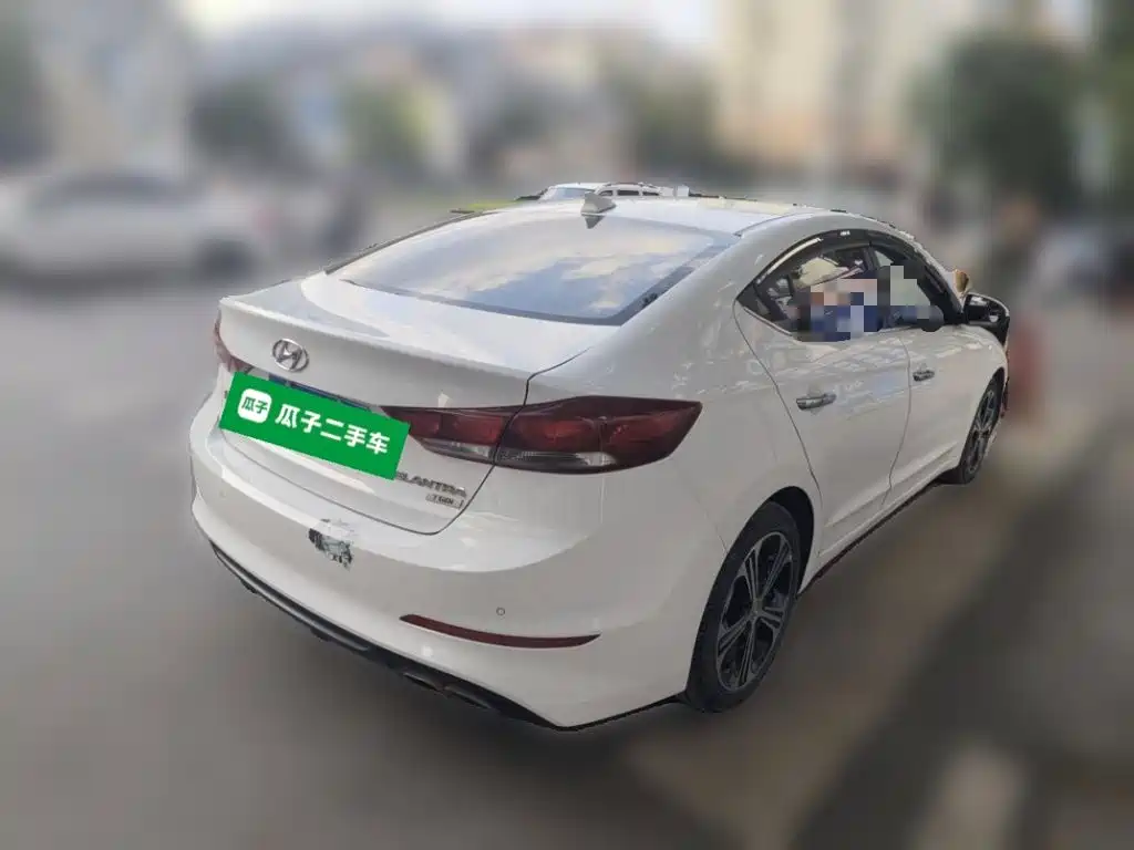 Hyundai Elantra — фото 4