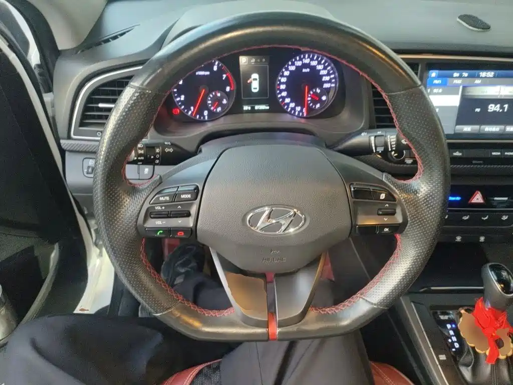 Hyundai Elantra — фото 6