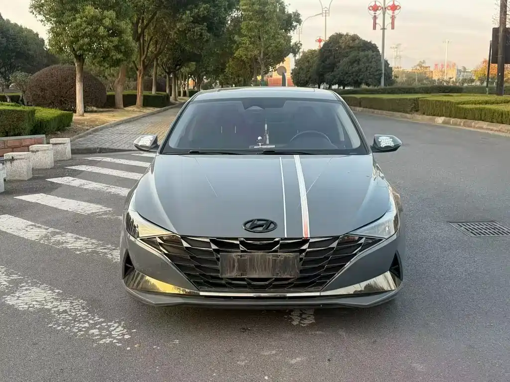 Hyundai Elantra — фото 2
