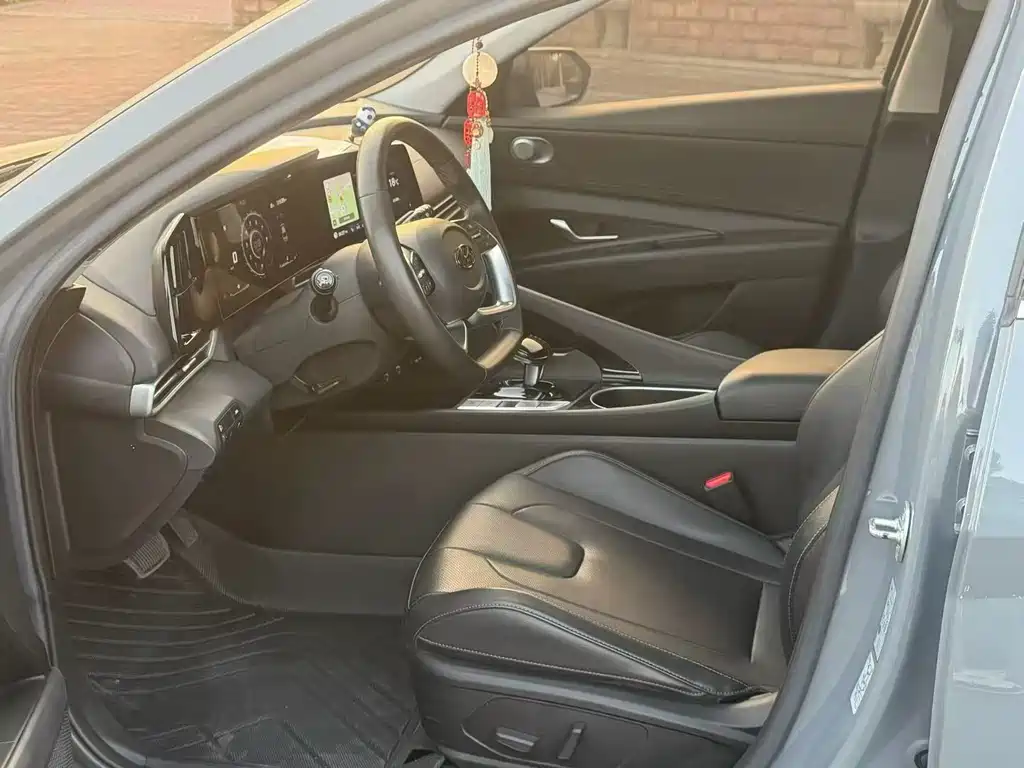 Hyundai Elantra — фото 4