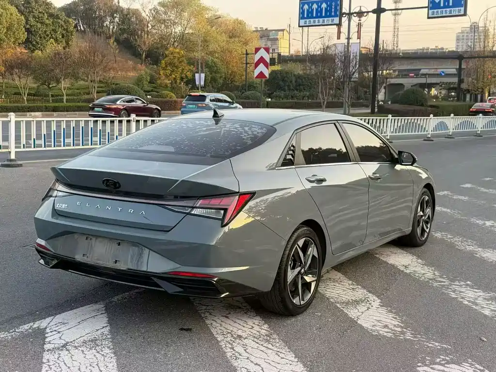 Hyundai Elantra — фото 9