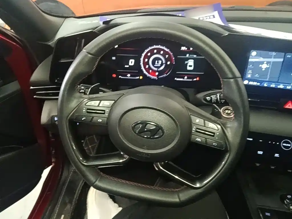 Hyundai Elantra — фото 11