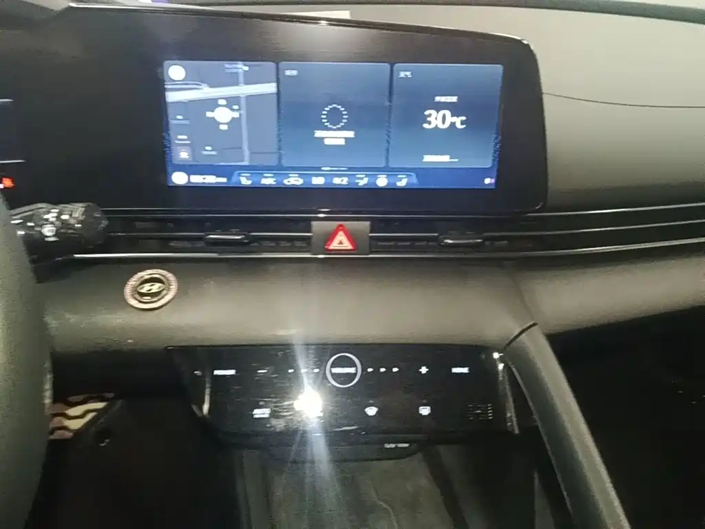 Hyundai Elantra — фото 13