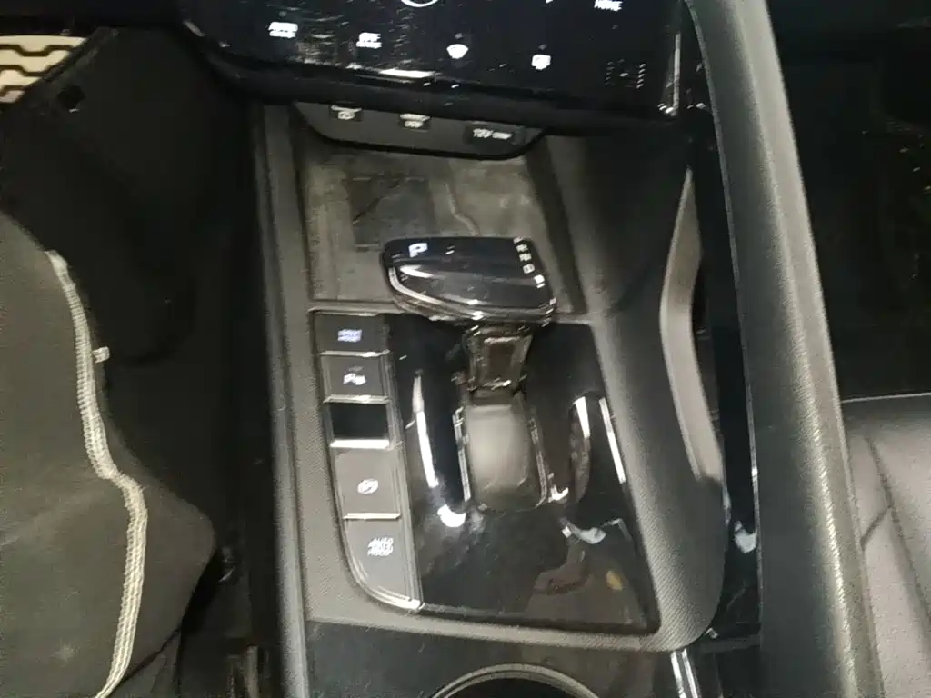Hyundai Elantra — фото 14