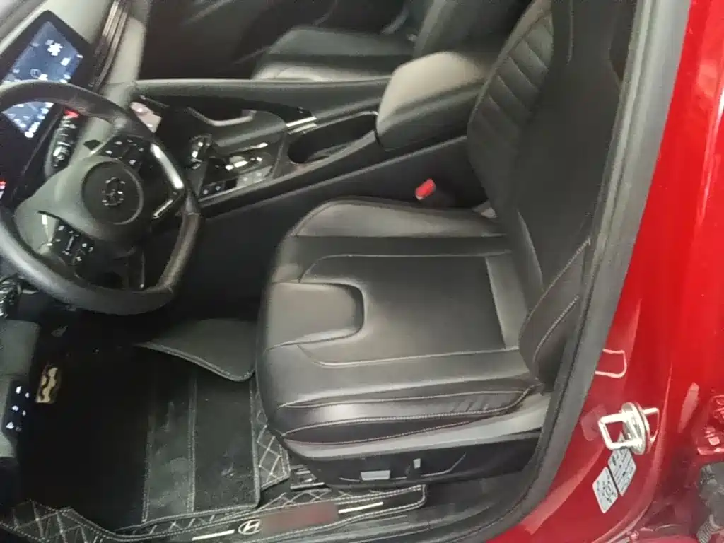 Hyundai Elantra — фото 15