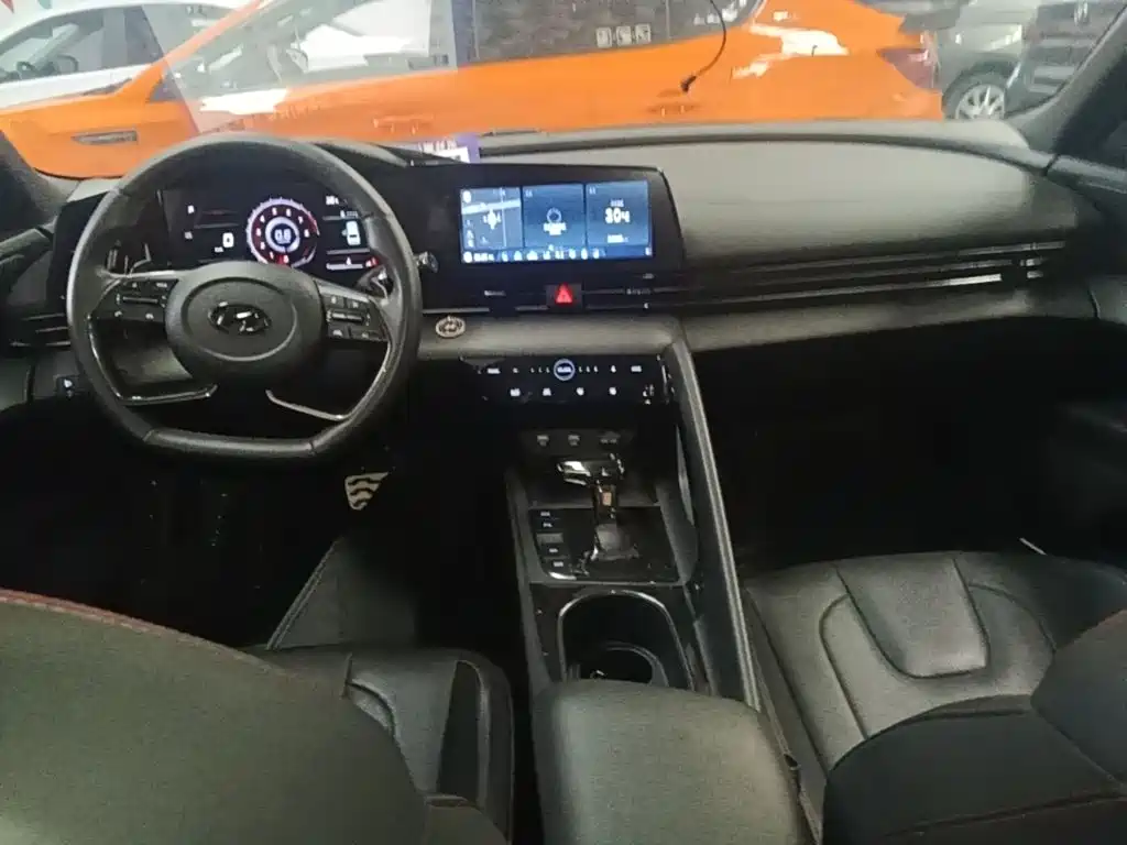 Hyundai Elantra — фото 10