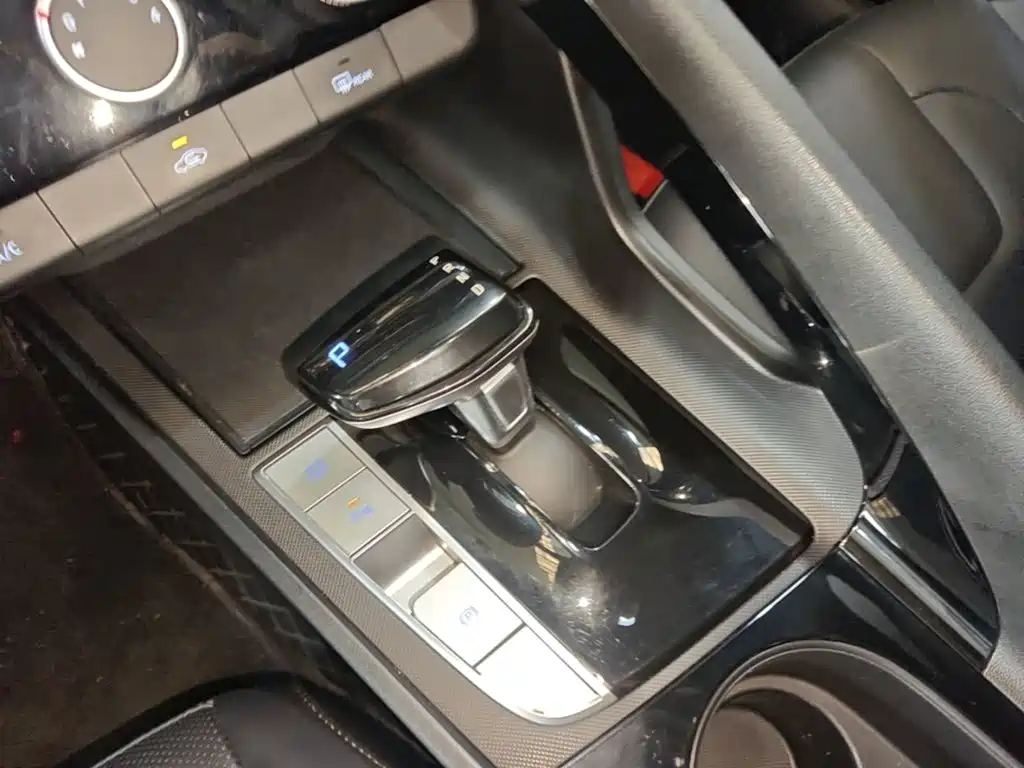 Hyundai Elantra — фото 14