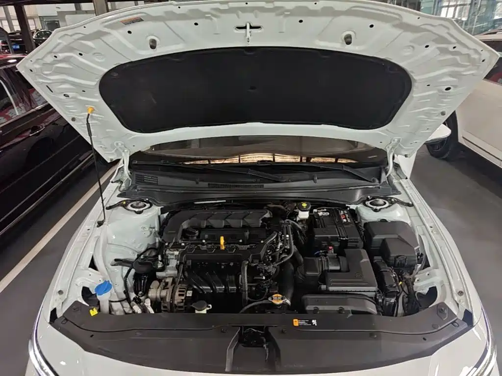 Hyundai Elantra — фото 20