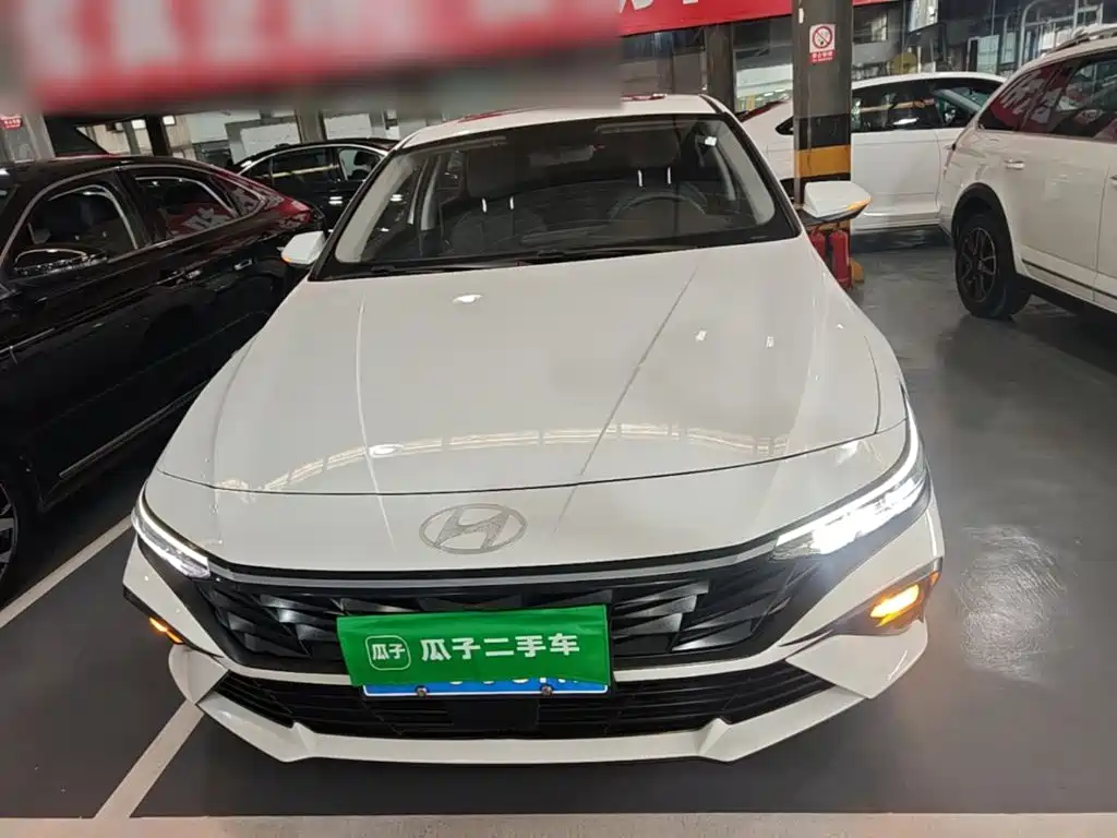 Hyundai Elantra — фото 3