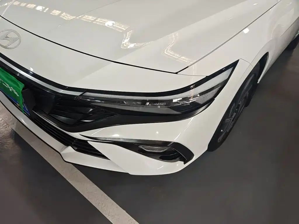 Hyundai Elantra — фото 24