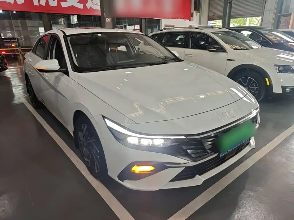 Hyundai Elantra — фото 4