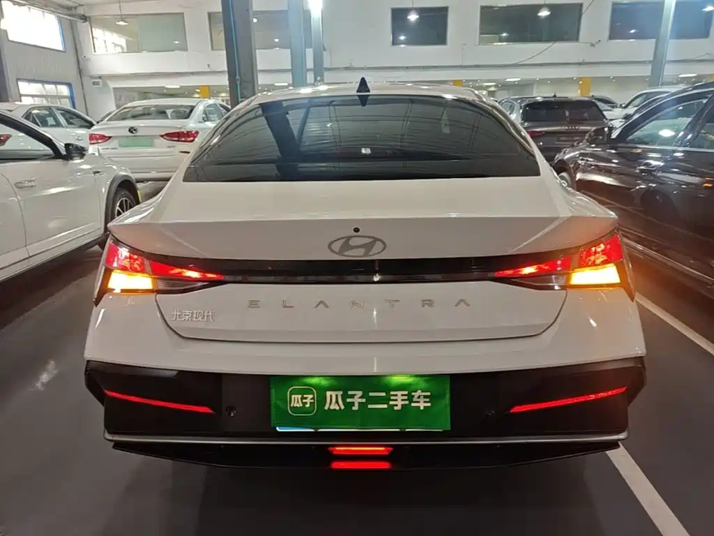 Hyundai Elantra — фото 6
