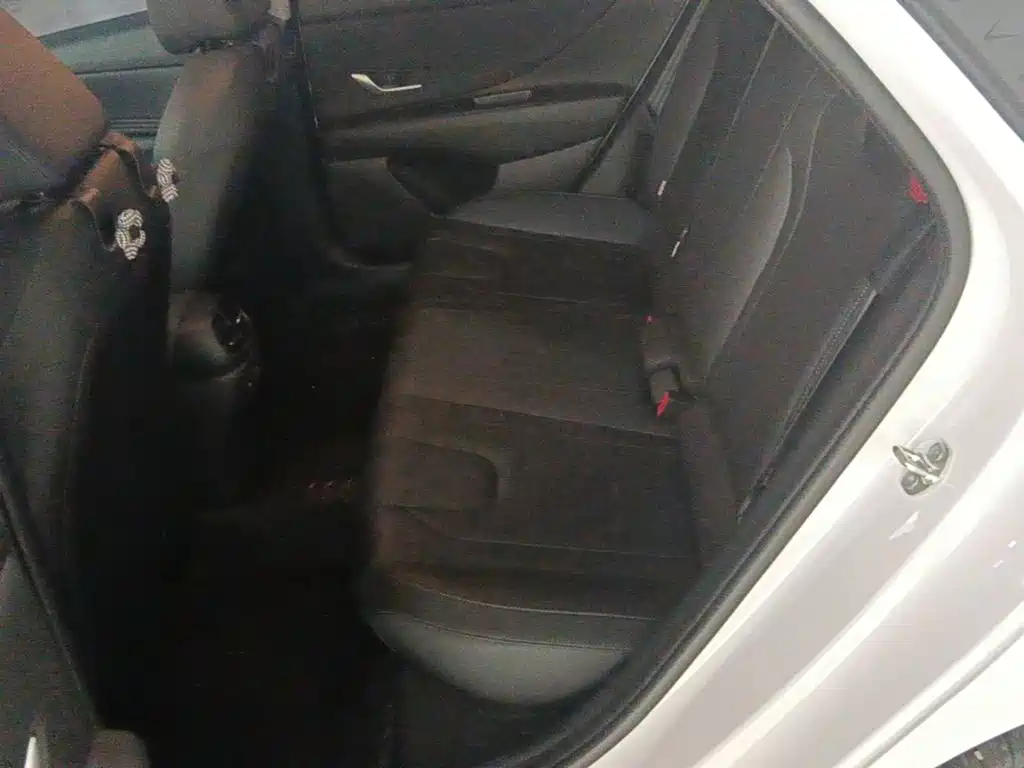Hyundai Elantra — фото 17
