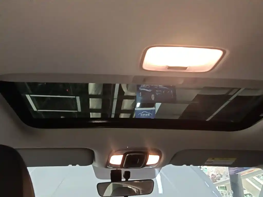Hyundai Elantra — фото 18