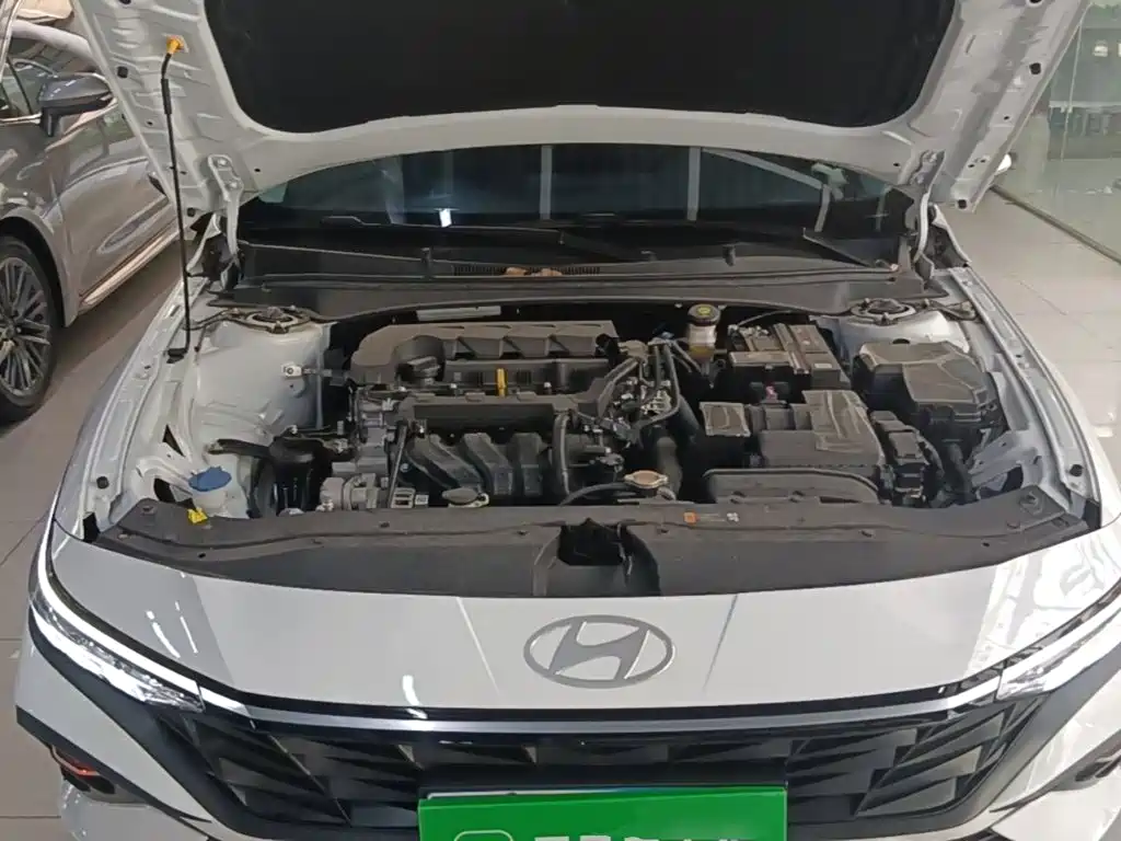 Hyundai Elantra — фото 20