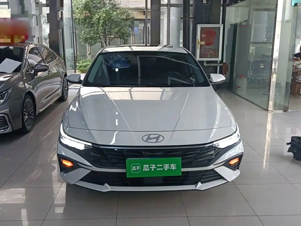 Hyundai Elantra — фото 3
