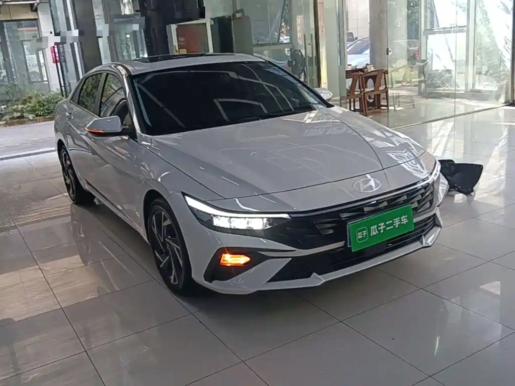 Hyundai Elantra — фото 4