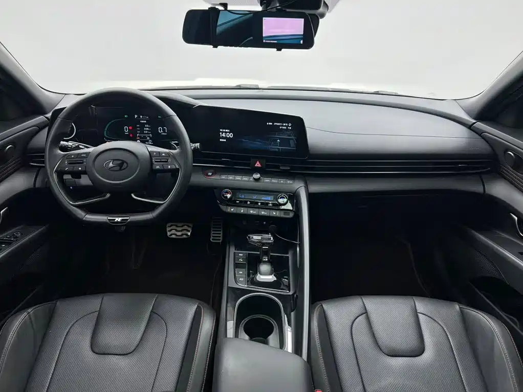 Hyundai Elantra — фото 14