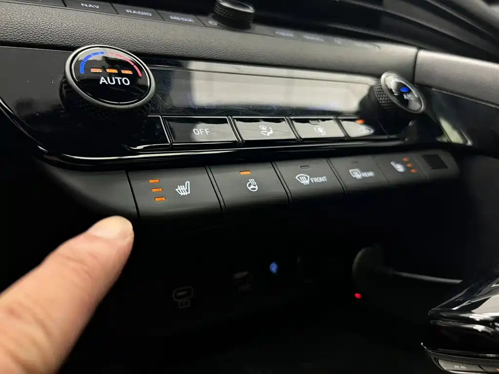 Hyundai Elantra — фото 19