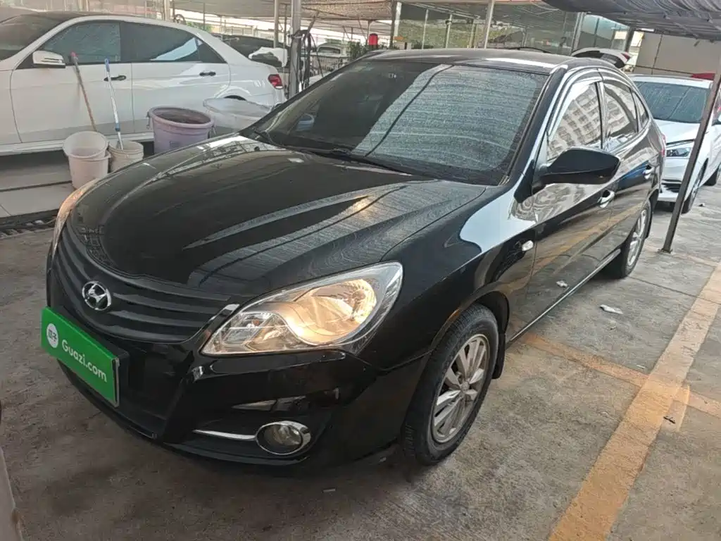 Hyundai Elantra — фото 2