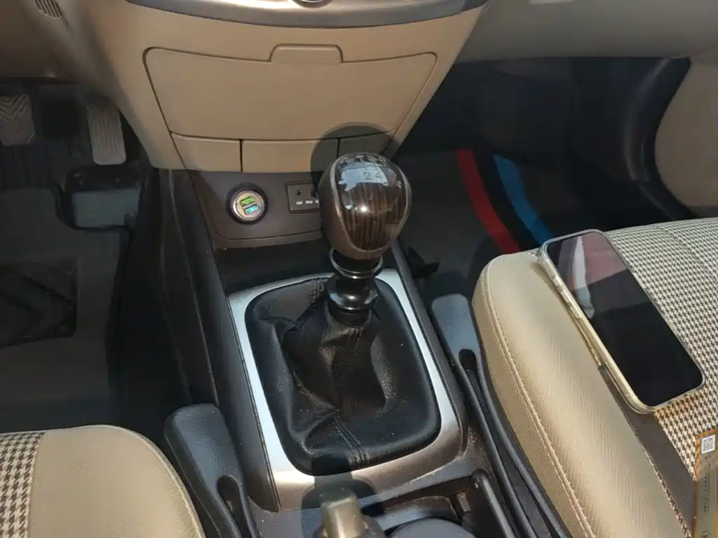 Hyundai Elantra — фото 14