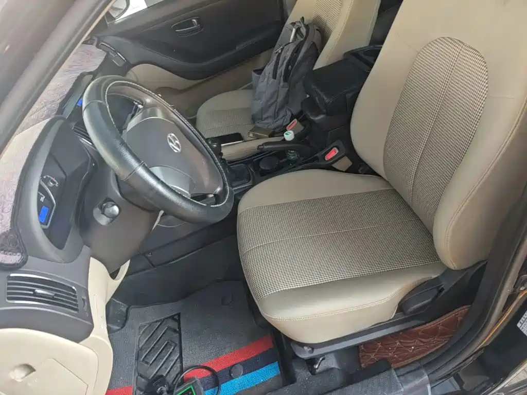 Hyundai Elantra — фото 15