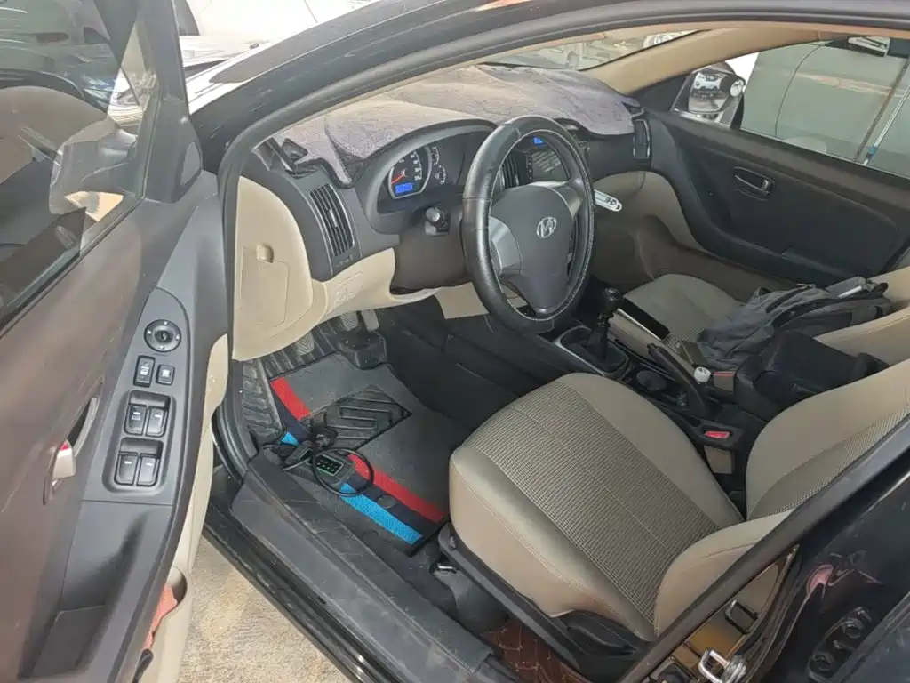Hyundai Elantra — фото 16