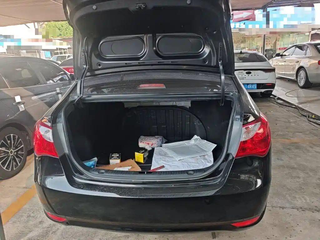 Hyundai Elantra — фото 19