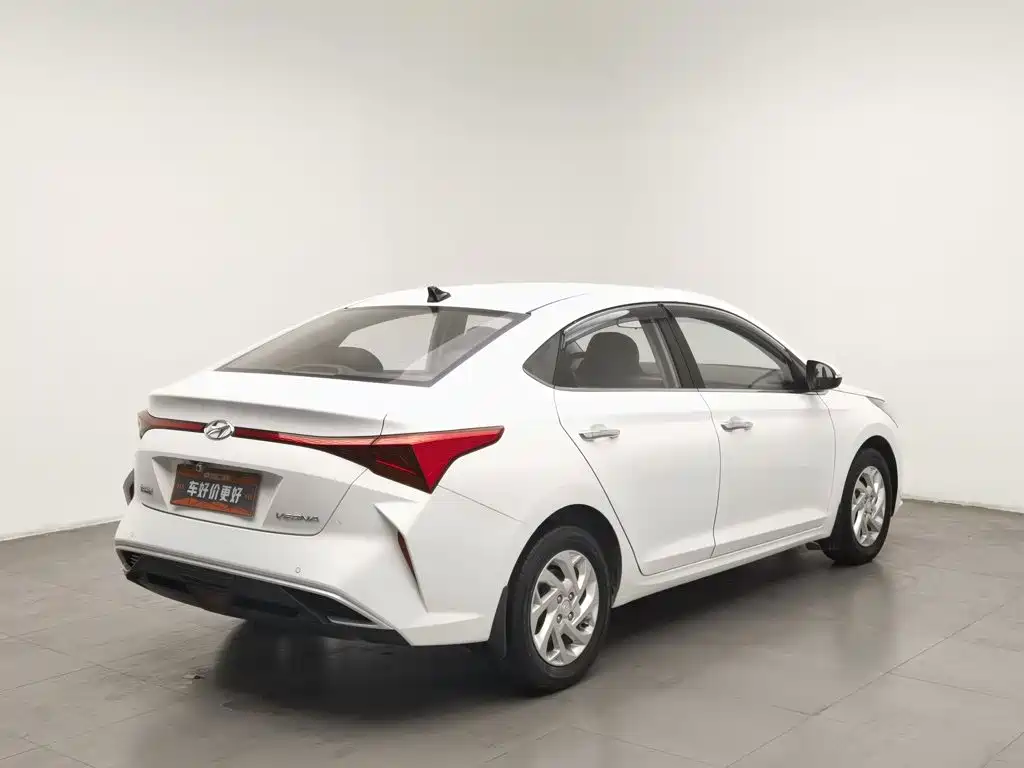 Hyundai Verna — фото 2