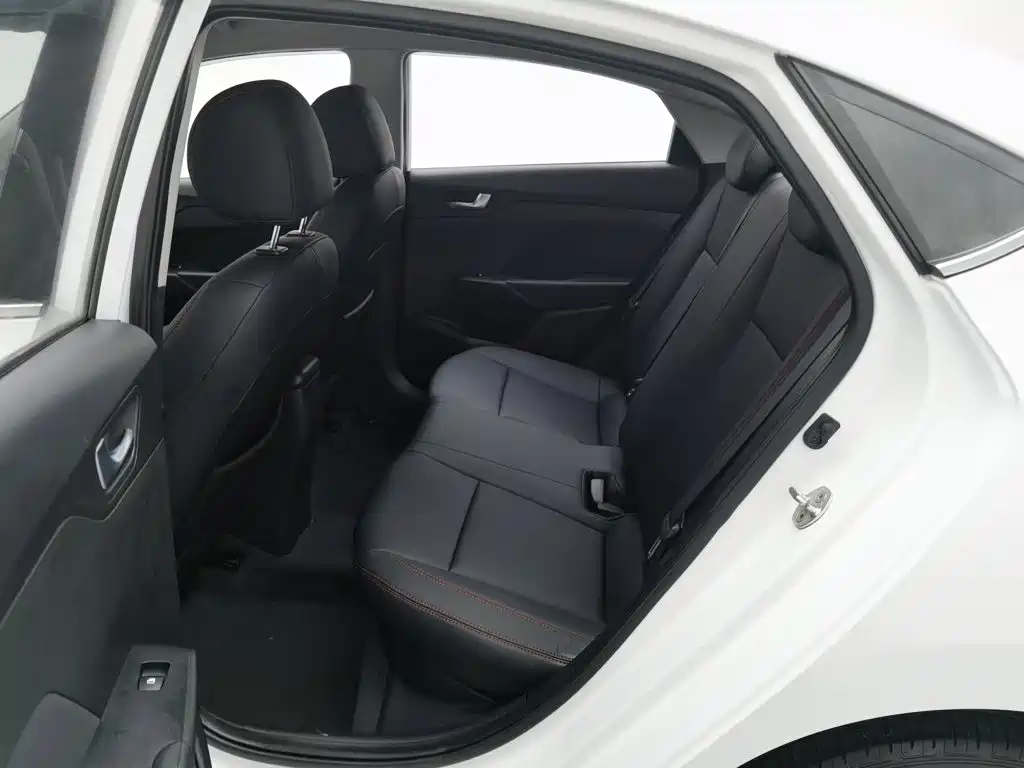 Hyundai Verna — фото 15