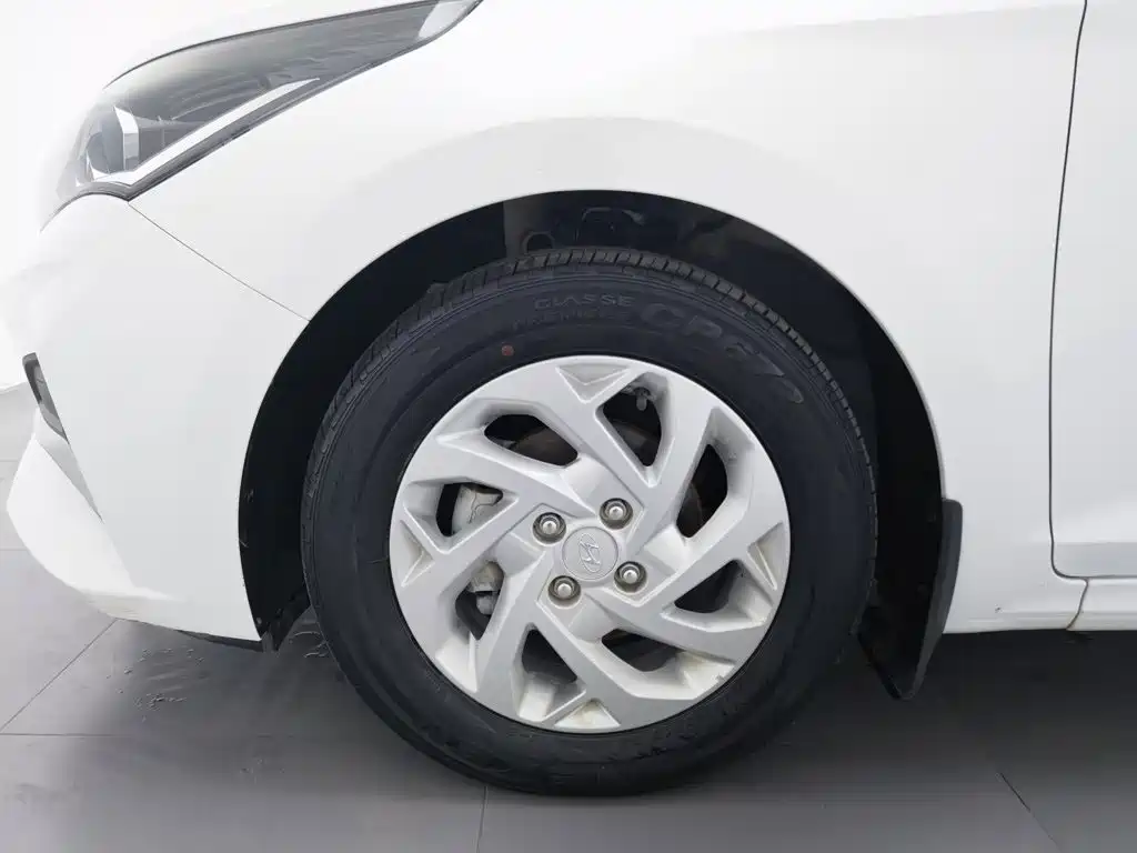 Hyundai Verna — фото 17