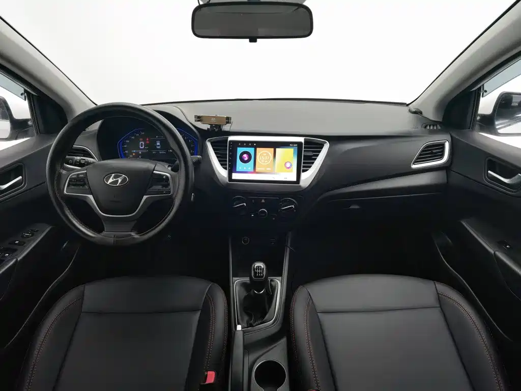 Hyundai Verna — фото 5