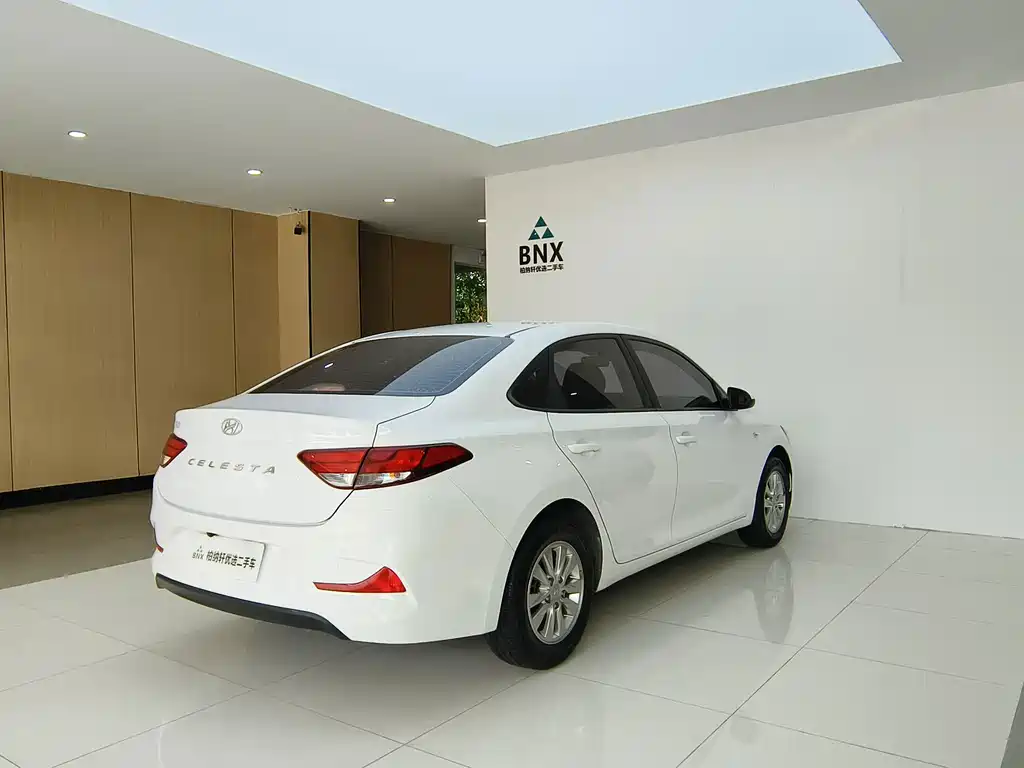Hyundai Elantra — фото 2