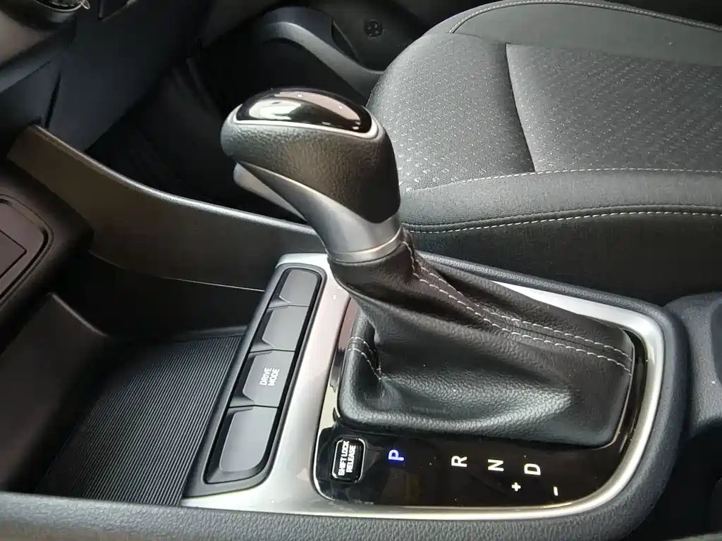 Hyundai Elantra — фото 14