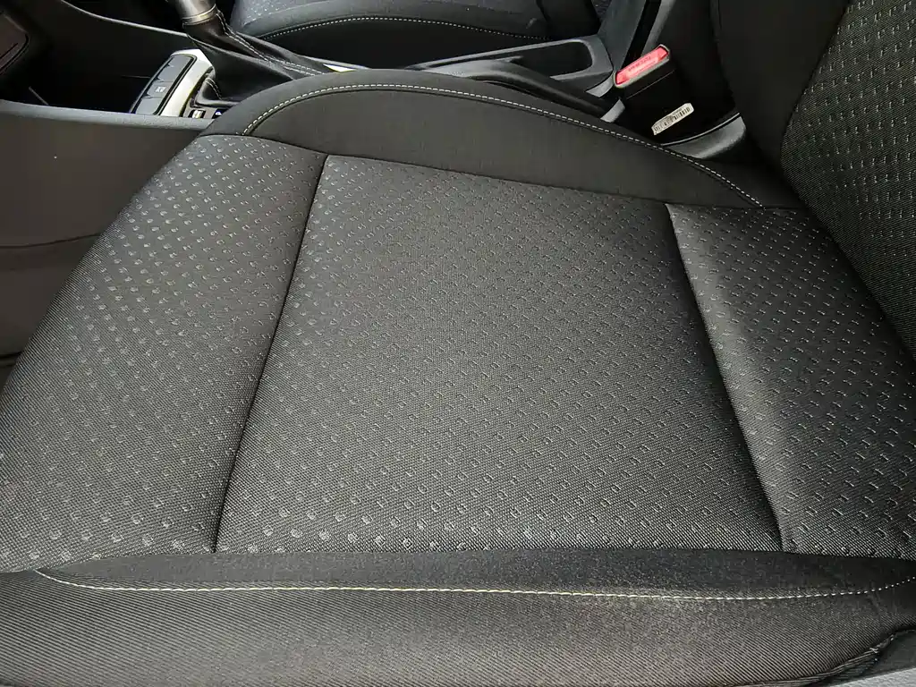 Hyundai Elantra — фото 18