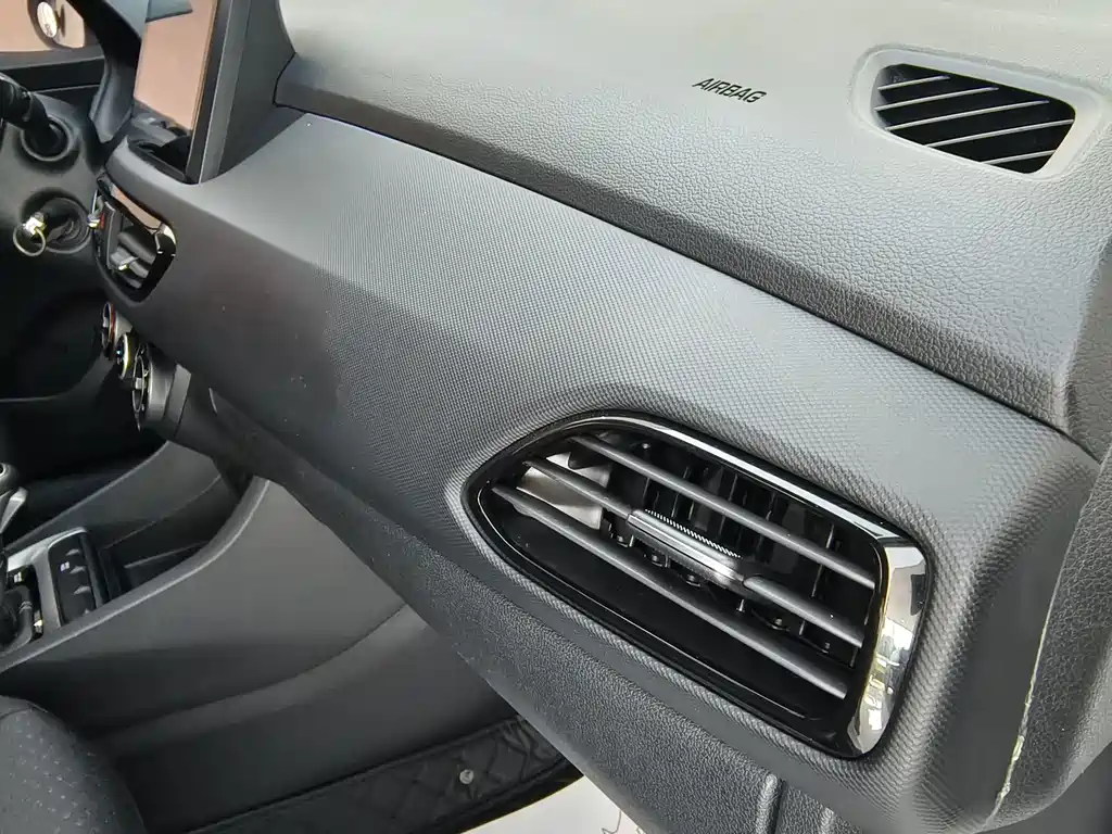 Hyundai Elantra — фото 19