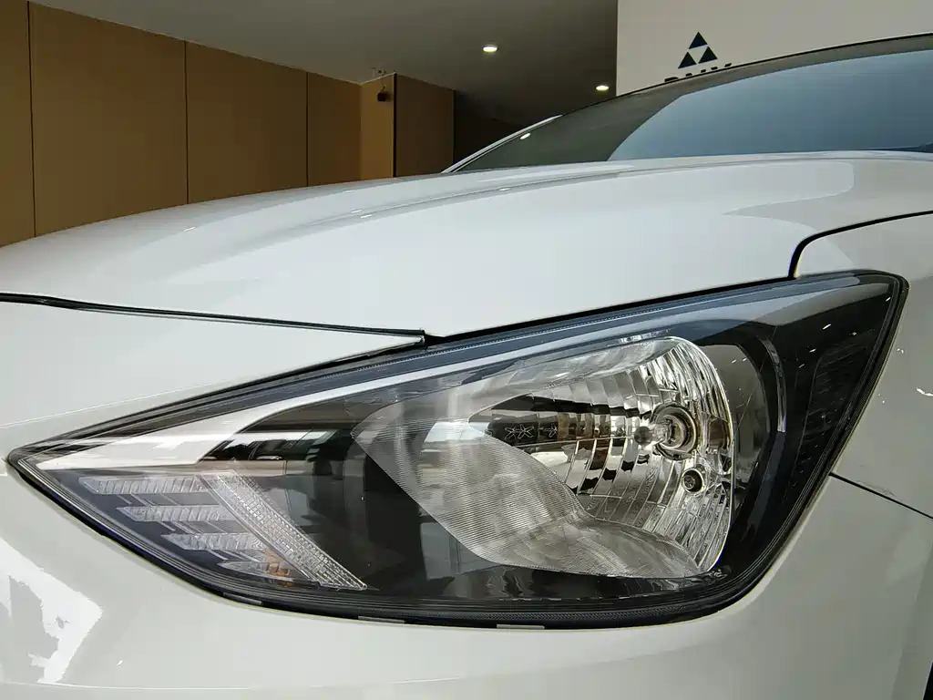 Hyundai Elantra — фото 22