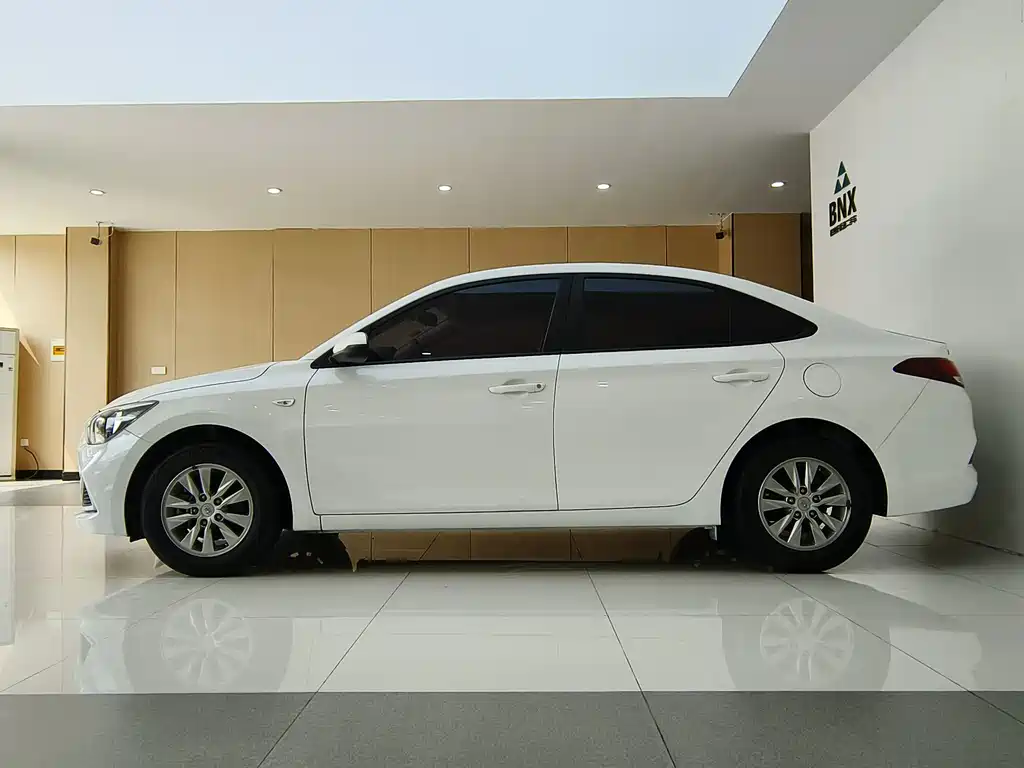 Hyundai Elantra — фото 4