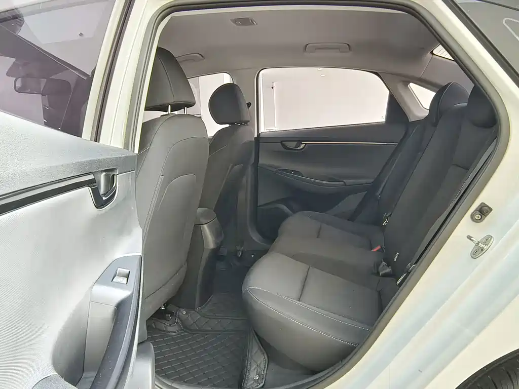Hyundai Elantra — фото 10