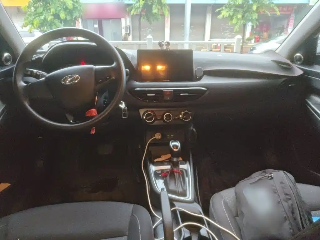 Hyundai Elantra — фото 13