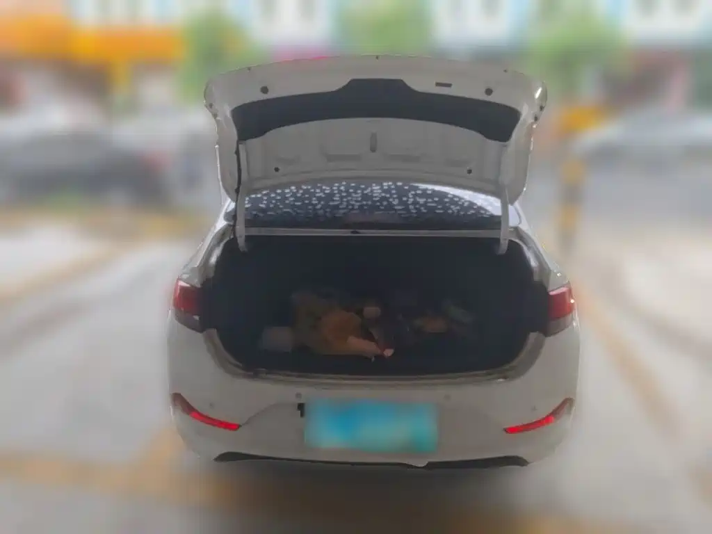 Hyundai Elantra — фото 10