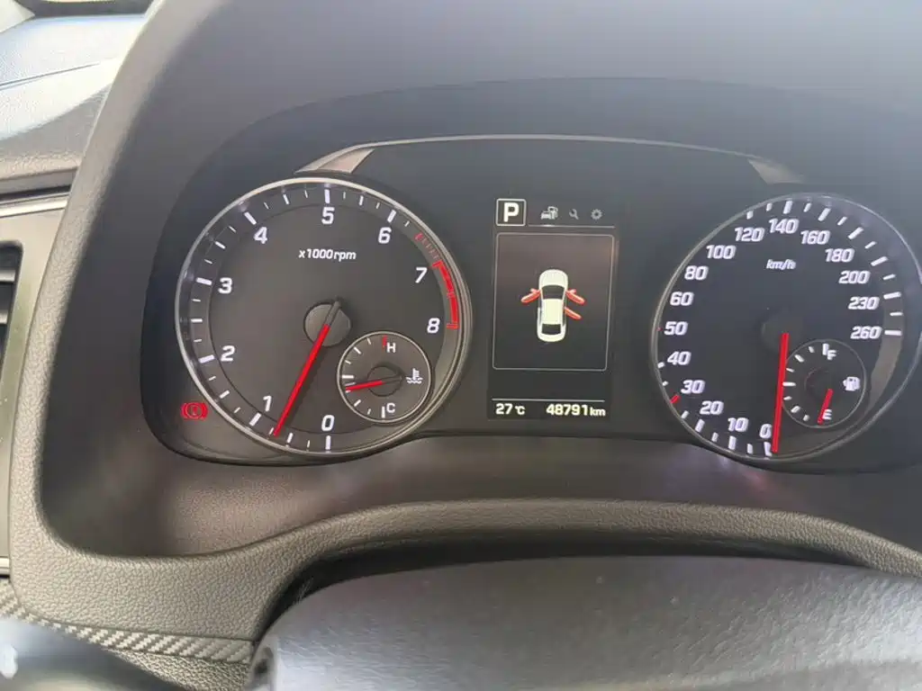 Hyundai Elantra — фото 11