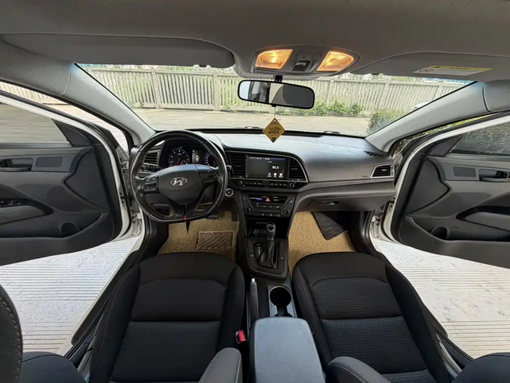 Hyundai Elantra — фото 8