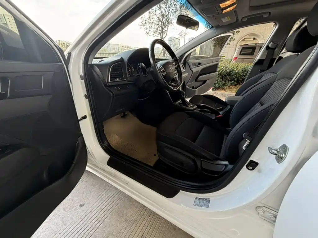 Hyundai Elantra — фото 9