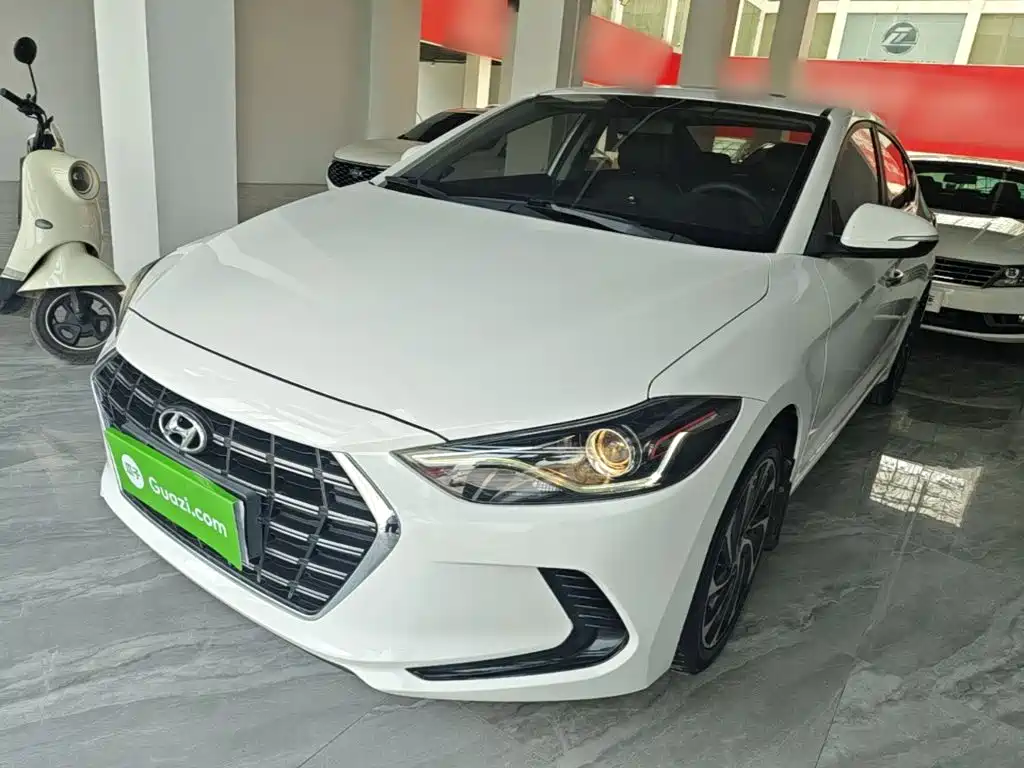 Hyundai Elantra — фото 2