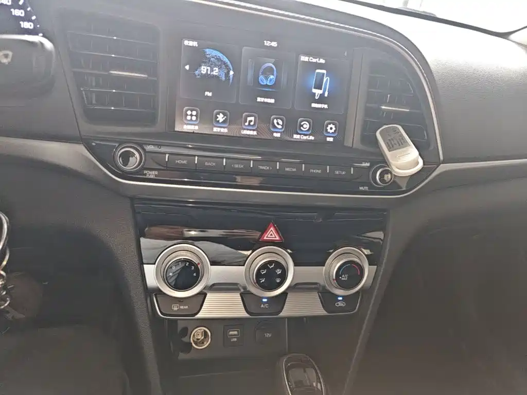 Hyundai Elantra — фото 13