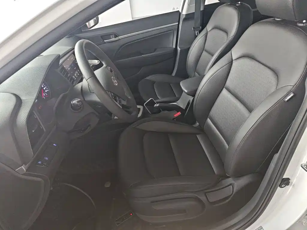 Hyundai Elantra — фото 15
