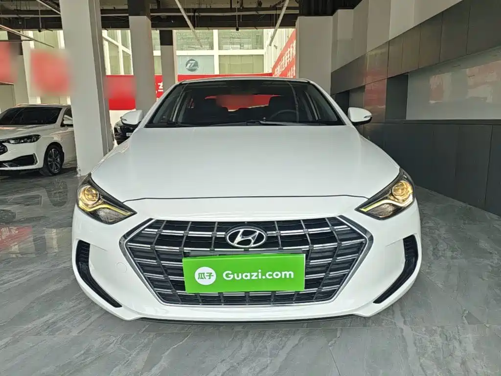 Hyundai Elantra — фото 3