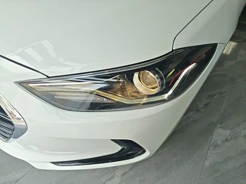 Hyundai Elantra — фото 24