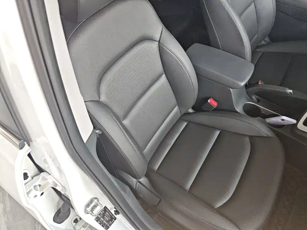 Hyundai Elantra — фото 25